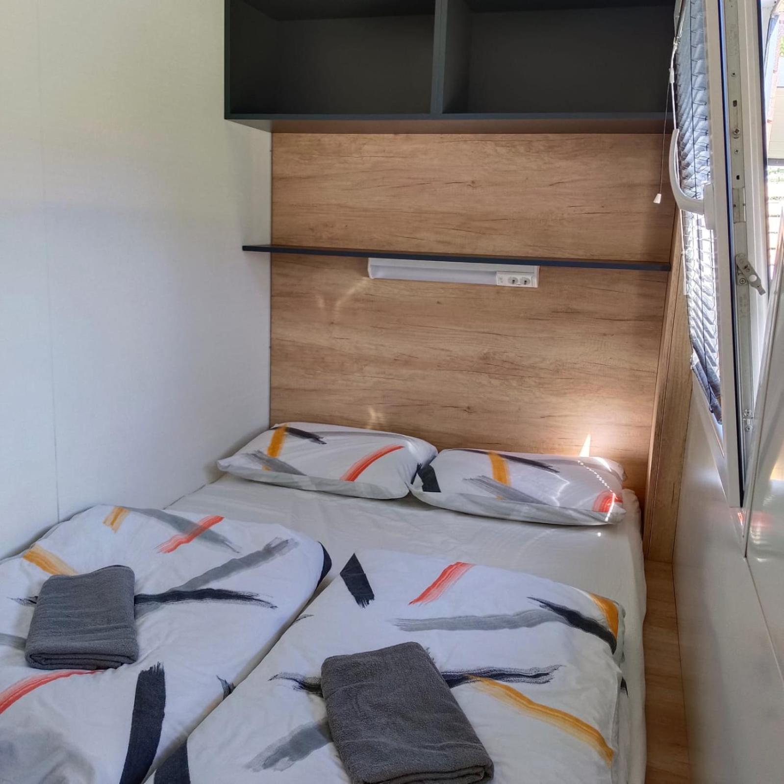 Camping Planik Hotel Ražanac Buitenkant foto